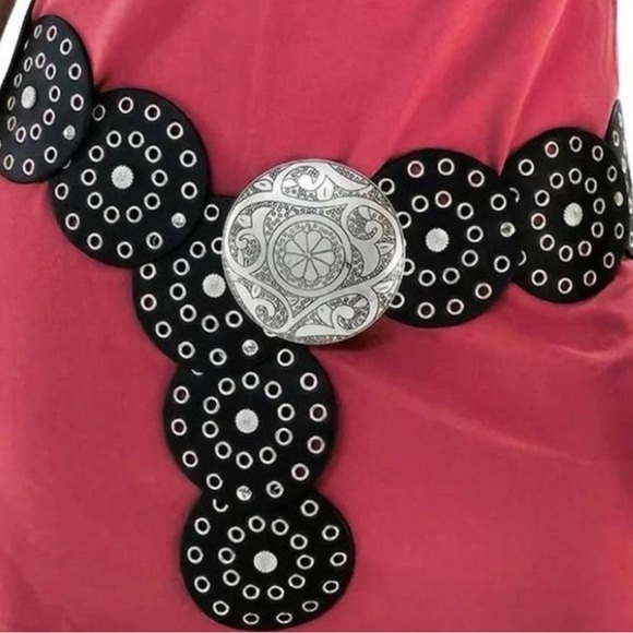 Super Cute Black and Silver Circular Belt - Picture 2 of 2